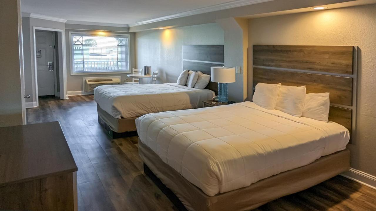 Islander Hotel & Resort 에메랄드 아일 외부 사진